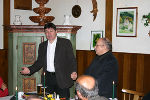 Mittagessen auf Einladung der Gemeinde Johnsbach beim Kölblwirt. V.l.: Bgm. Ludwig Wolf, Günther Jontes (17. 10. 2009)