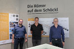 Das Kuratorenteam, v. l. n. r.: Daniel Modl (Kurator, Archäologiemuseum), Manfred Lehner (Institut für Antike, Universität Graz) und Karl Peitler (Leiter, Archäologiemuseum)