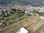 Abb. 1: Übersicht eines Teils der Grabungsfläche mit Blick über die Stadt Deutschlandsberg gegen Westen