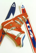 Abb. 8: Dynafit-Skischuh und Fischer-Ski von Franz Klammer © WinterSportMuseum Mürzzuschlag Abb. 8: Dynafit-Skischuh und Fischer-Ski von Franz Klammer